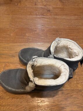 Minnetonka Gray Suede Faux Shearling Ankle Moccasins